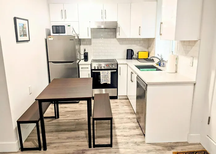 2 Bedrooms Free Parking Central Location