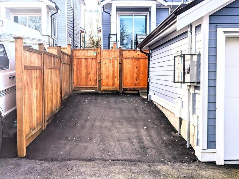 Garden Free Parking Location Vancouver