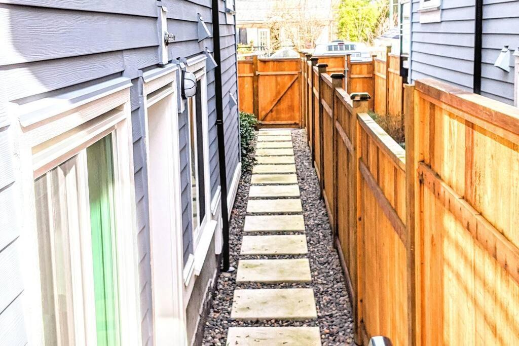 Apartment Garden Free Parking Location Vancouver