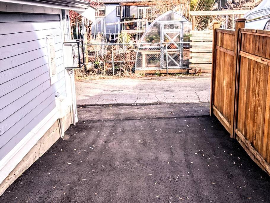 Apartment 2 Bedrooms Free Parking Location